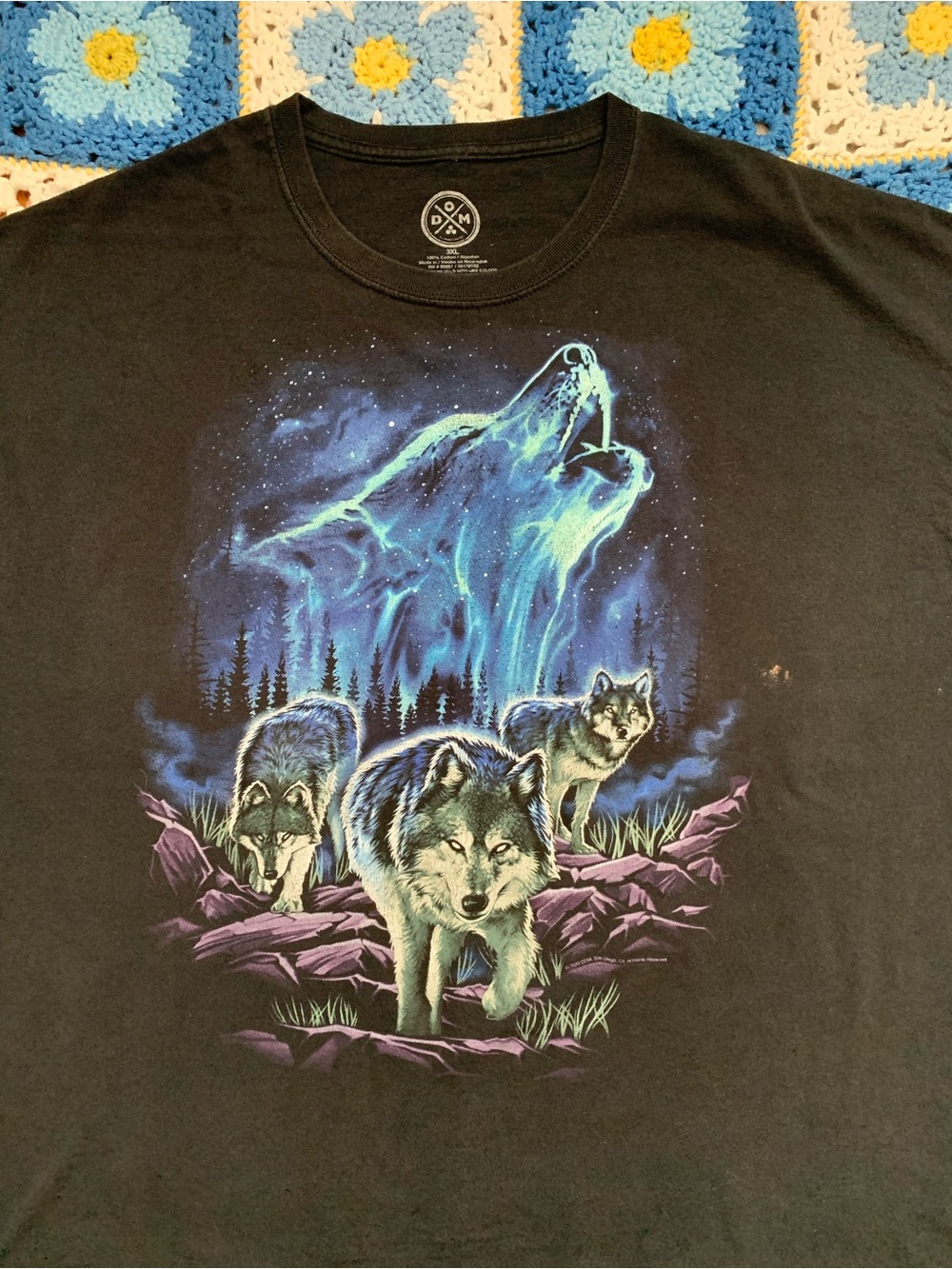 Vintage DOM Black Wolf Pack Northern Lights Graphic Tee